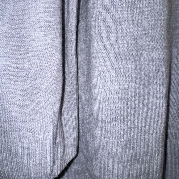 mercer & madison Lavender V-Neck Sweater - Soft Lightweight Knit - Picture 8 of 9